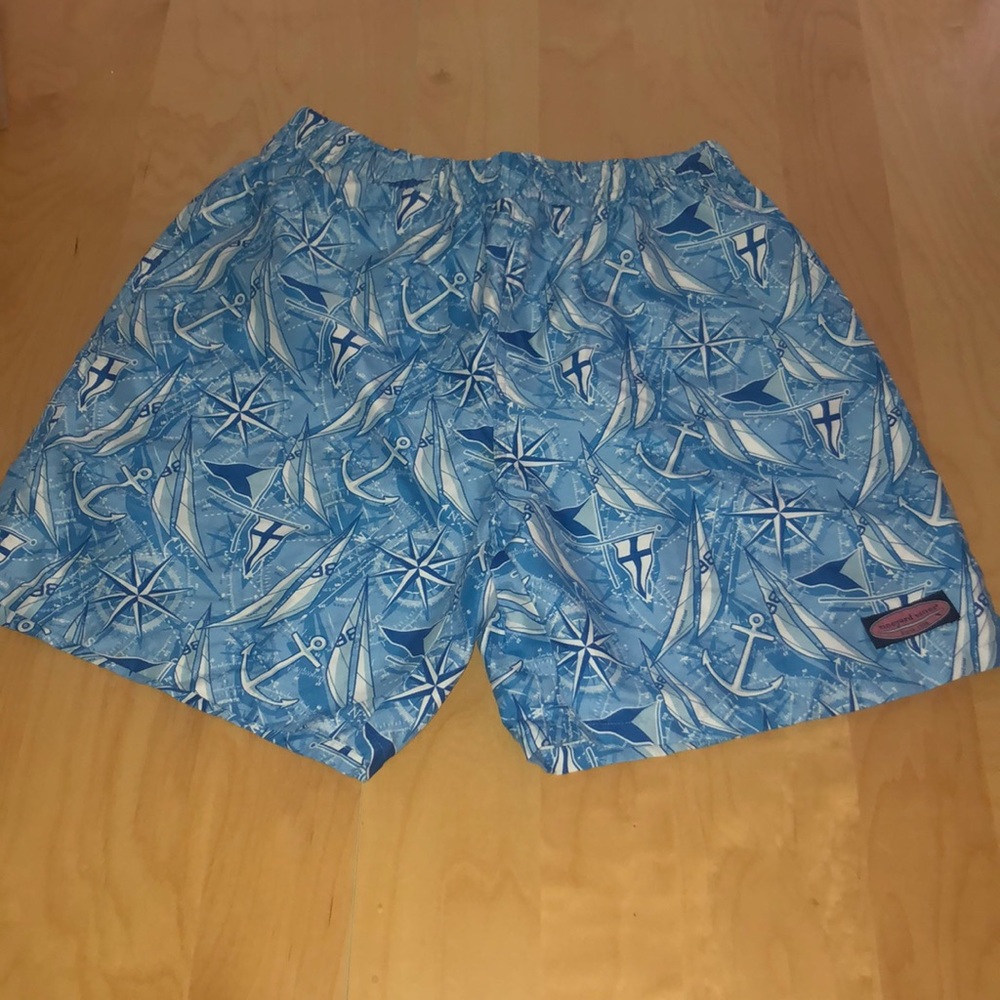 Vineyard vines size medium men’s Bathingsuit